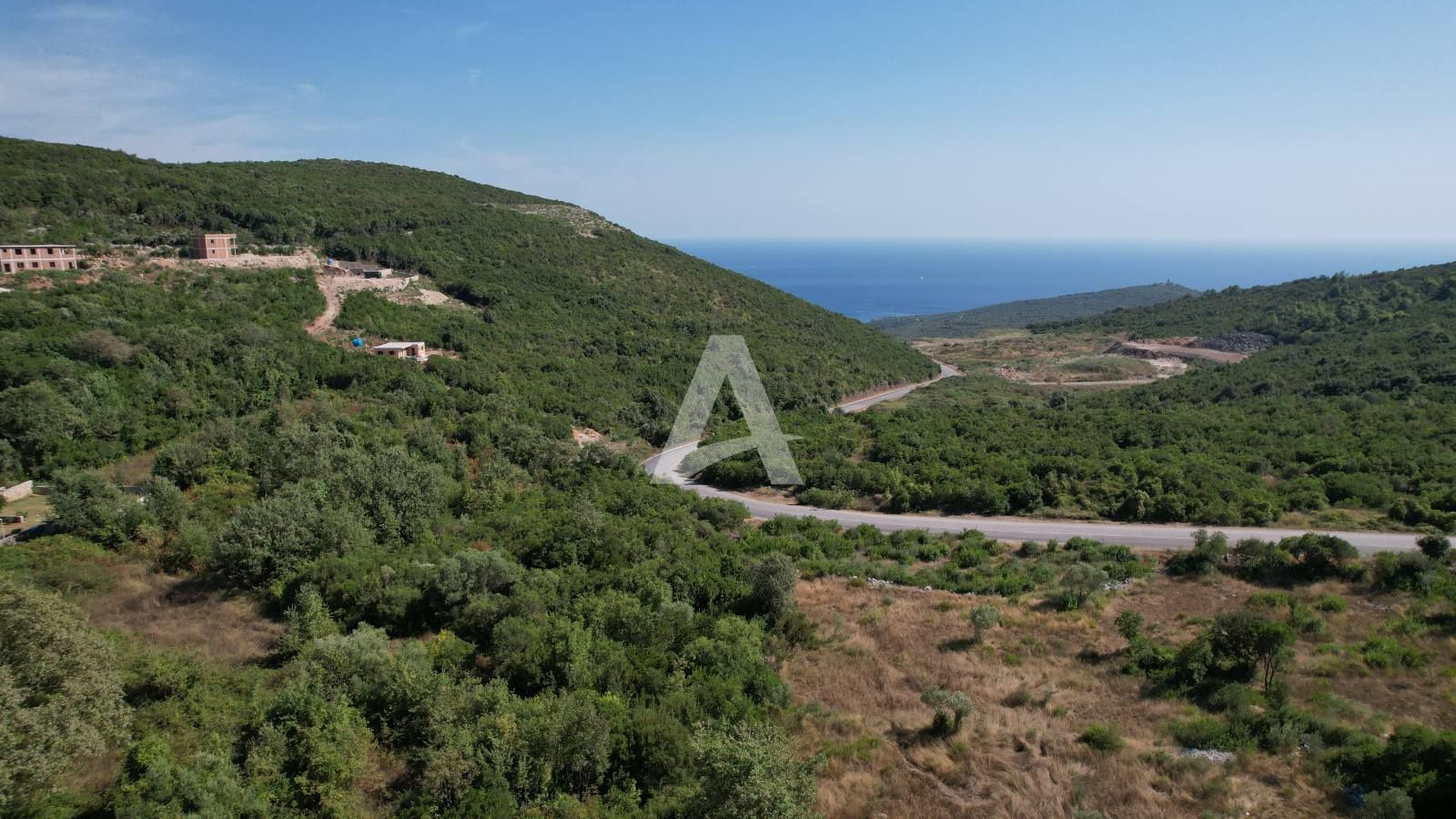 amforaproperty.com/Izdavanje-Luksuzna vila sa bazenom i pogledom na more u Višnjevi, Kotor - NA PERIOD 01.10-01.06.2025)