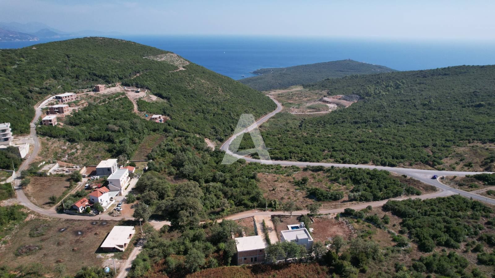 amforaproperty.com/Izdavanje-Luksuzna vila sa bazenom i pogledom na more u Višnjevi, Kotor - NA PERIOD 01.10-01.06.2025)