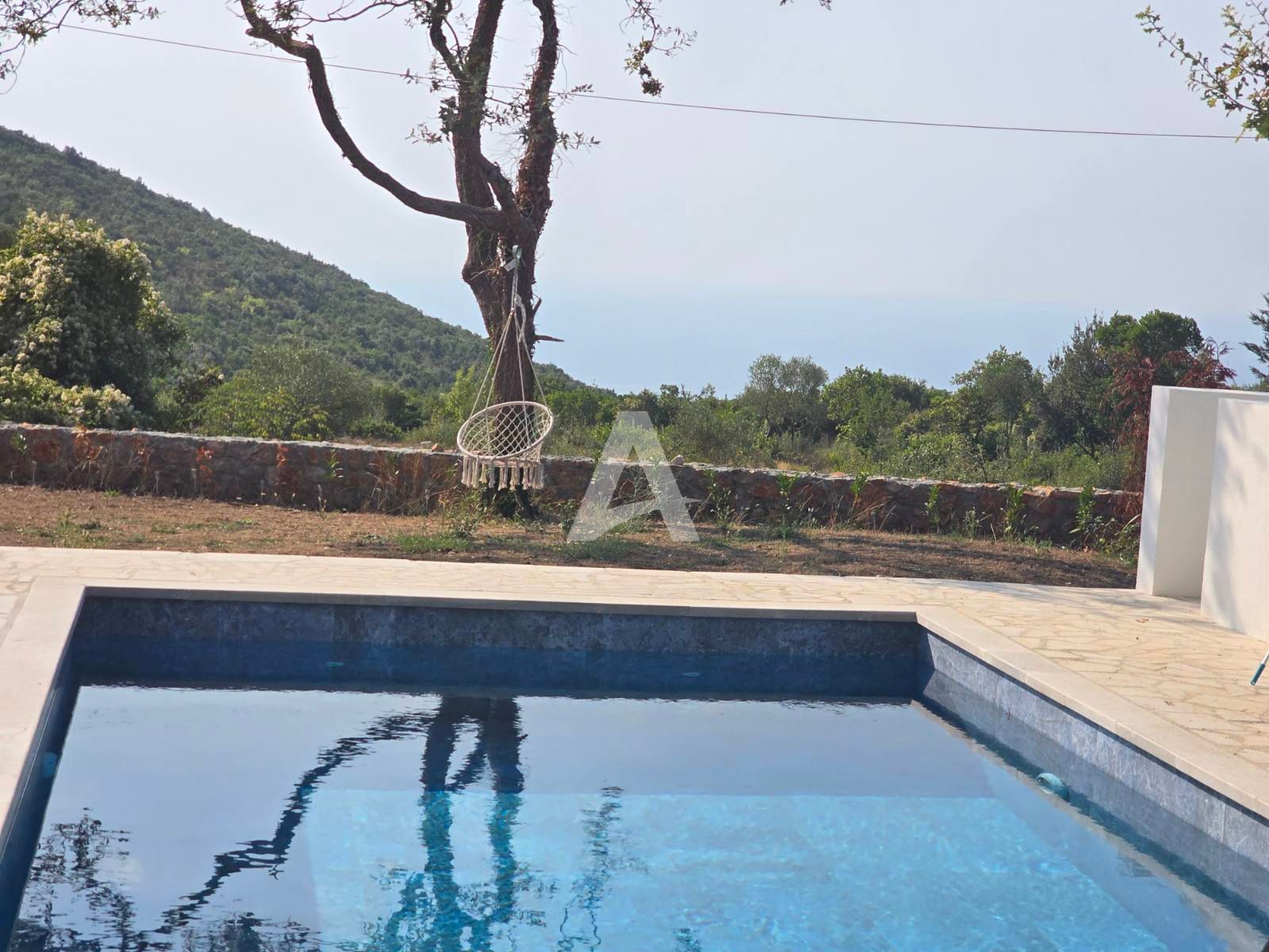 amforaproperty.com/Izdavanje-Luksuzna vila sa bazenom i pogledom na more u Višnjevi, Kotor - NA PERIOD 01.10-01.06.2025)