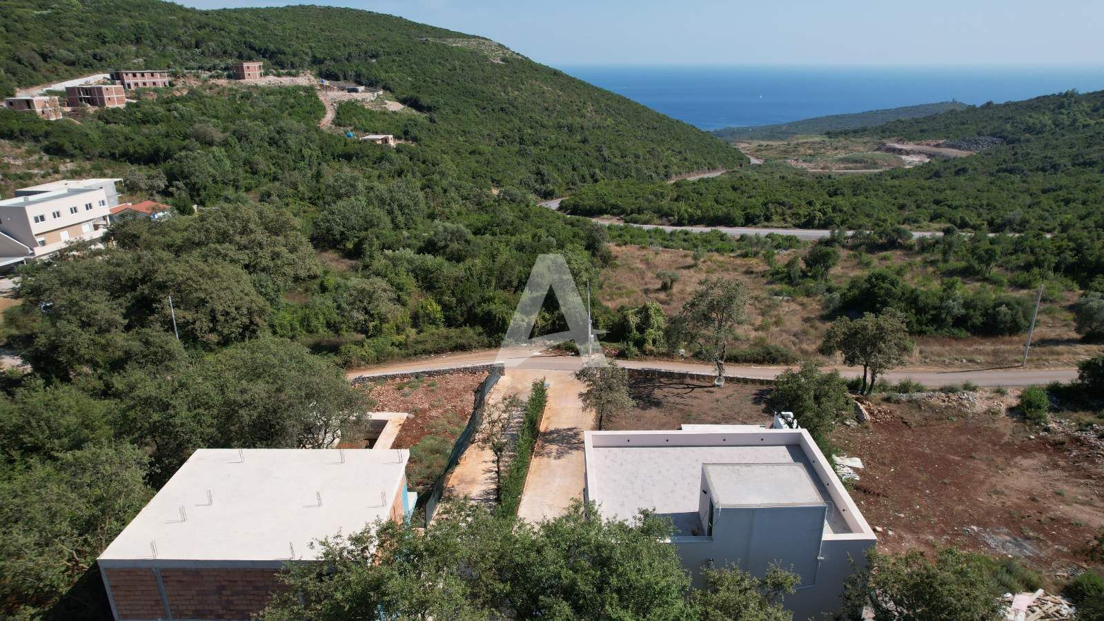 amforaproperty.com/Izdavanje-Luksuzna vila sa bazenom i pogledom na more u Višnjevi, Kotor - NA PERIOD 01.10-01.06.2025)