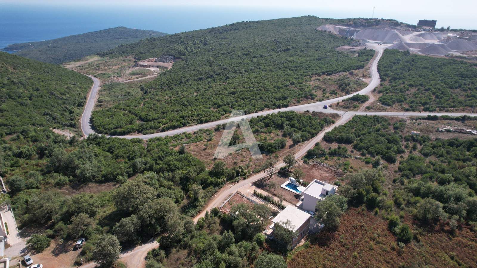 amforaproperty.com/Izdavanje-Luksuzna vila sa bazenom i pogledom na more u Višnjevi, Kotor - NA PERIOD 01.10-01.06.2025)