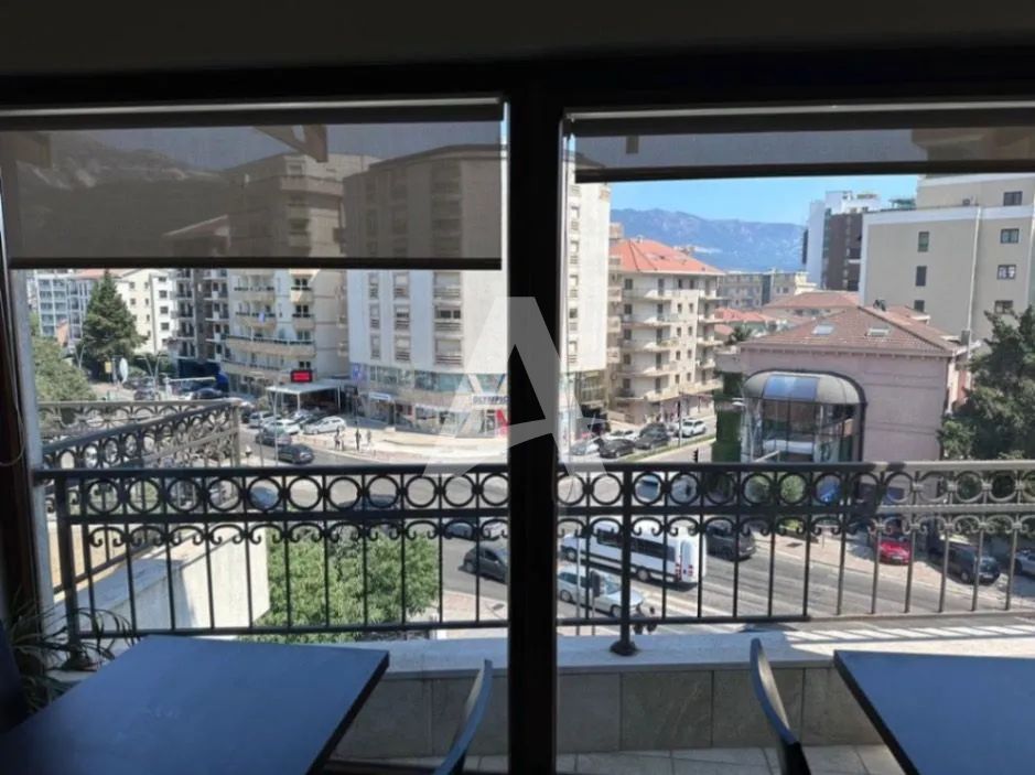 amforaproperty.com/Izdavanje poslovnog prostora 58m2 u centru Budve (na duzi period)