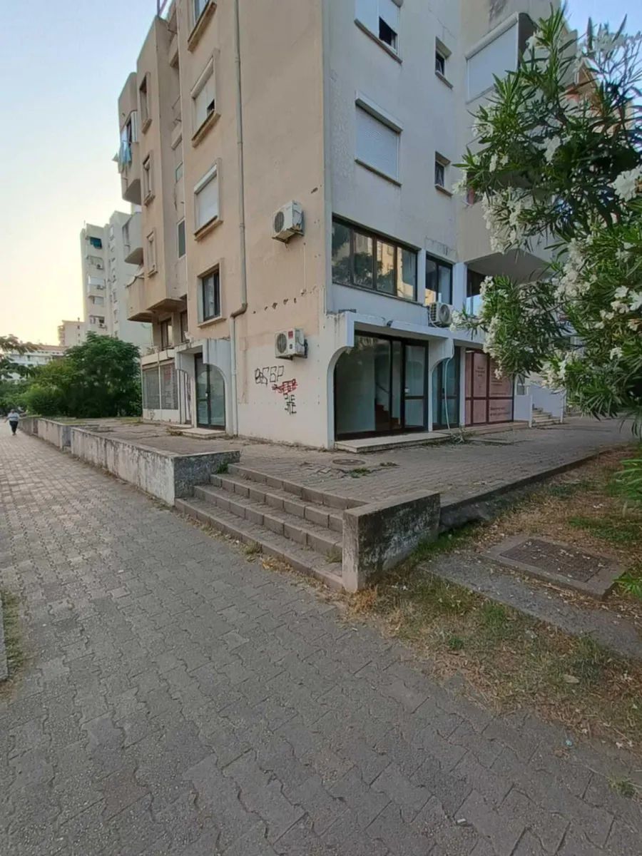 amforaproperty.com/Bar-Poslovni prostor 35m2 na atraktivnoj lokaciji