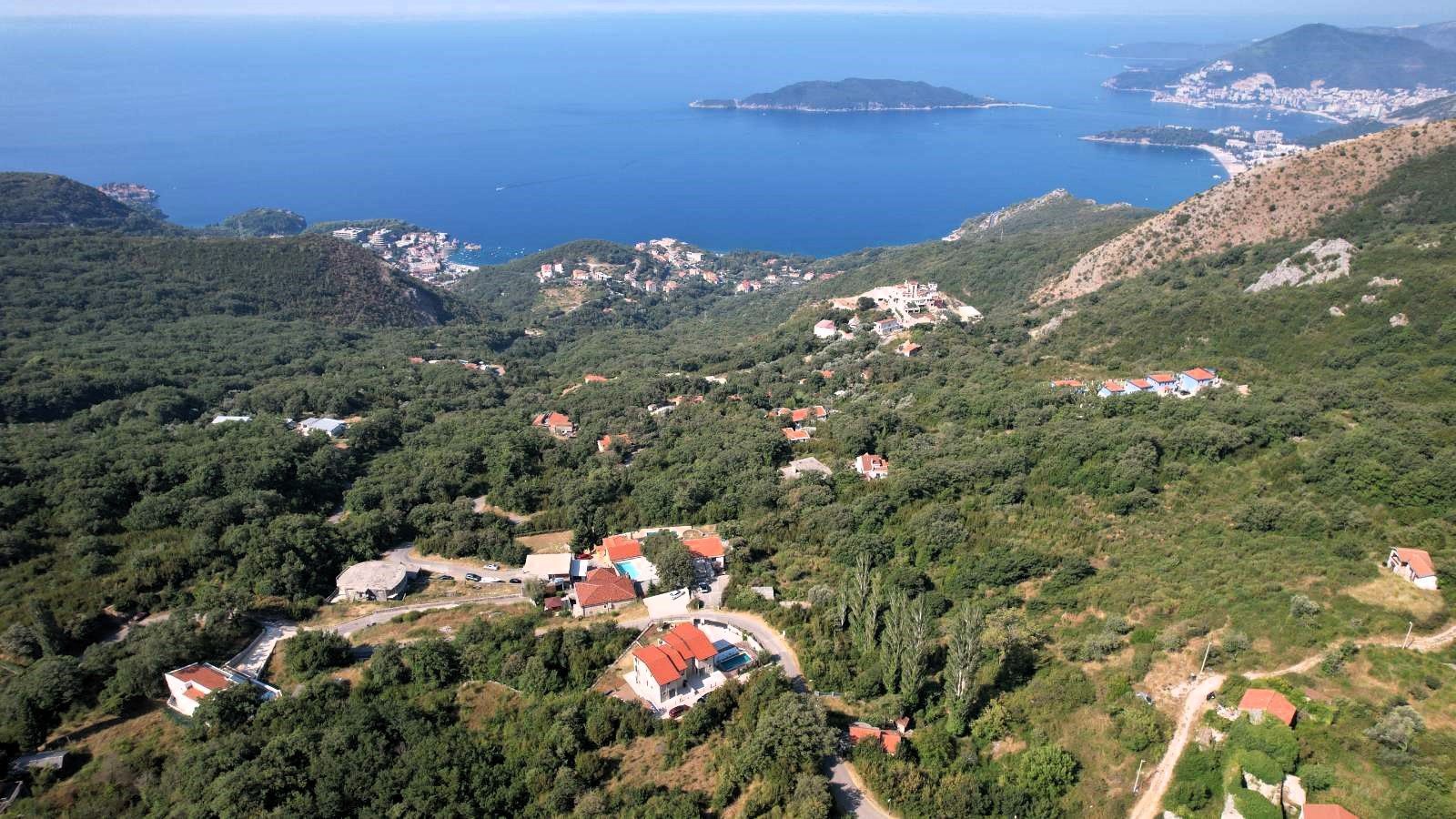 amforaproperty.com/Budva, Kuljače – Dve Luksuzne Novoizgrađene Vile sa Dva Bazena, Teretanom i Panoramskim Pogledom na More