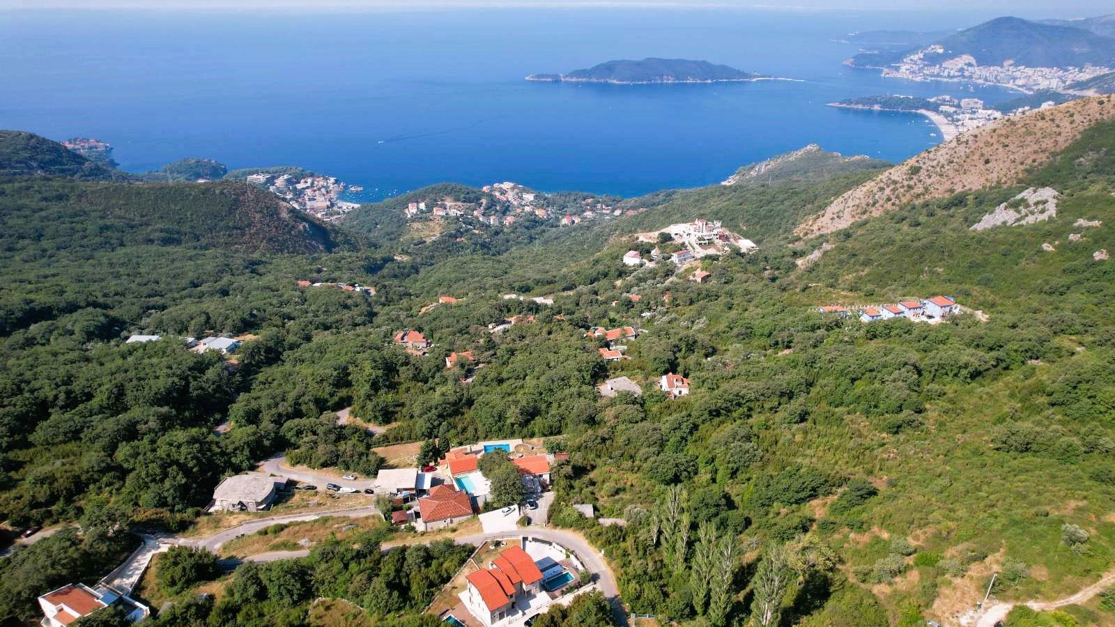 amforaproperty.com/Budva, Kuljače – Dve Luksuzne Novoizgrađene Vile sa Dva Bazena, Teretanom i Panoramskim Pogledom na More