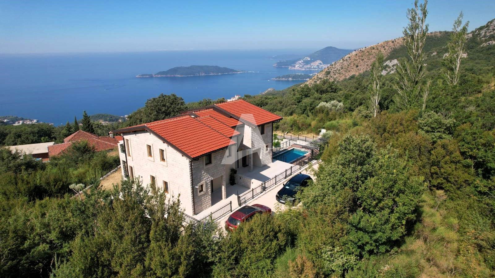 amforaproperty.com/Budva, Kuljače –Luksuzna Novoizgrađena Vila sa Bazenom, Teretanom,Saunom i Panoramskim Pogledom na More (NA PERIOD DO 01.06.2025)