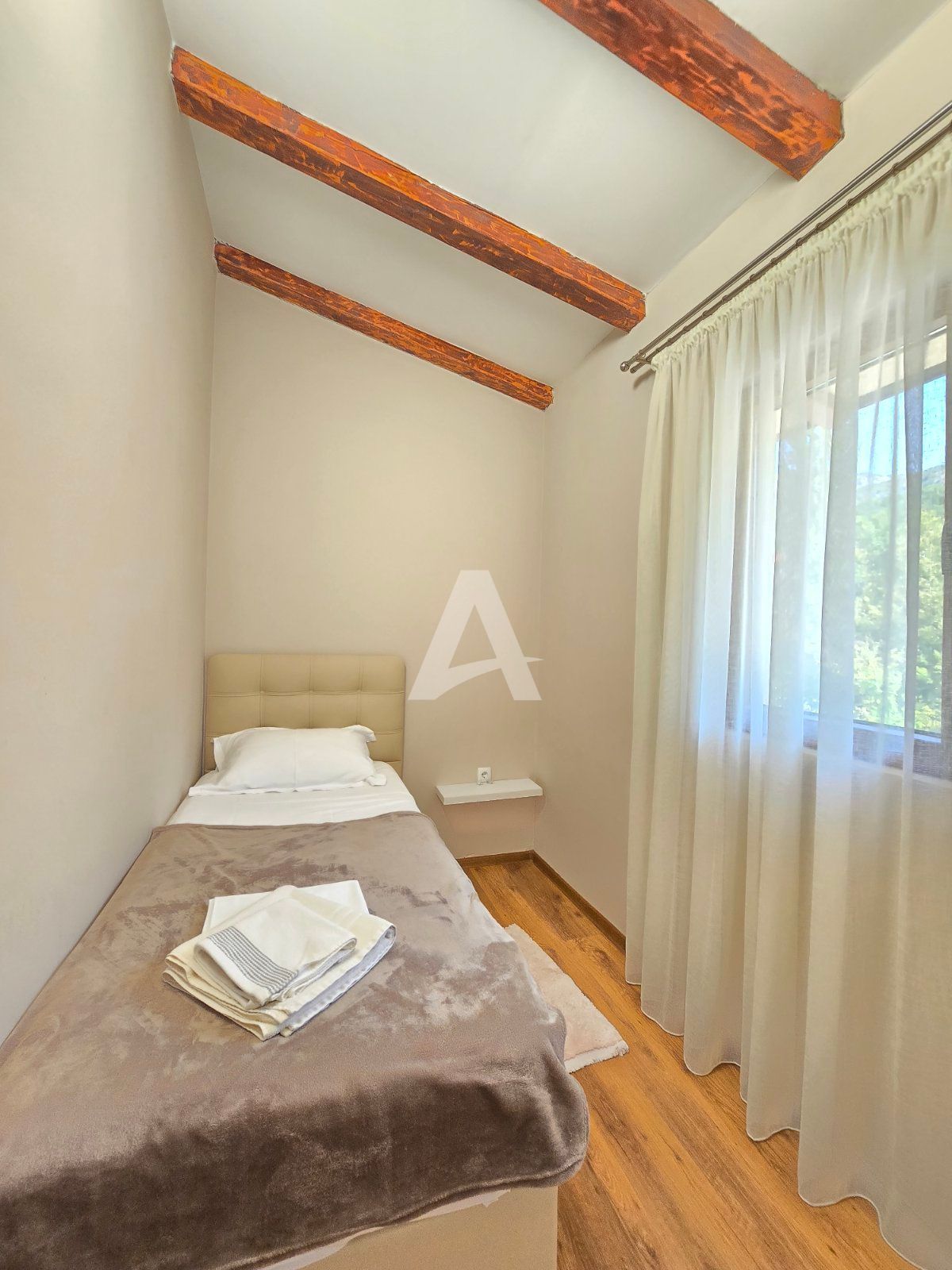 amforaproperty.com/Budva, Kuljače –Luksuzna Novoizgrađena Vila sa Bazenom, Teretanom,Saunom i Panoramskim Pogledom na More (NA PERIOD DO 01.06.2025)