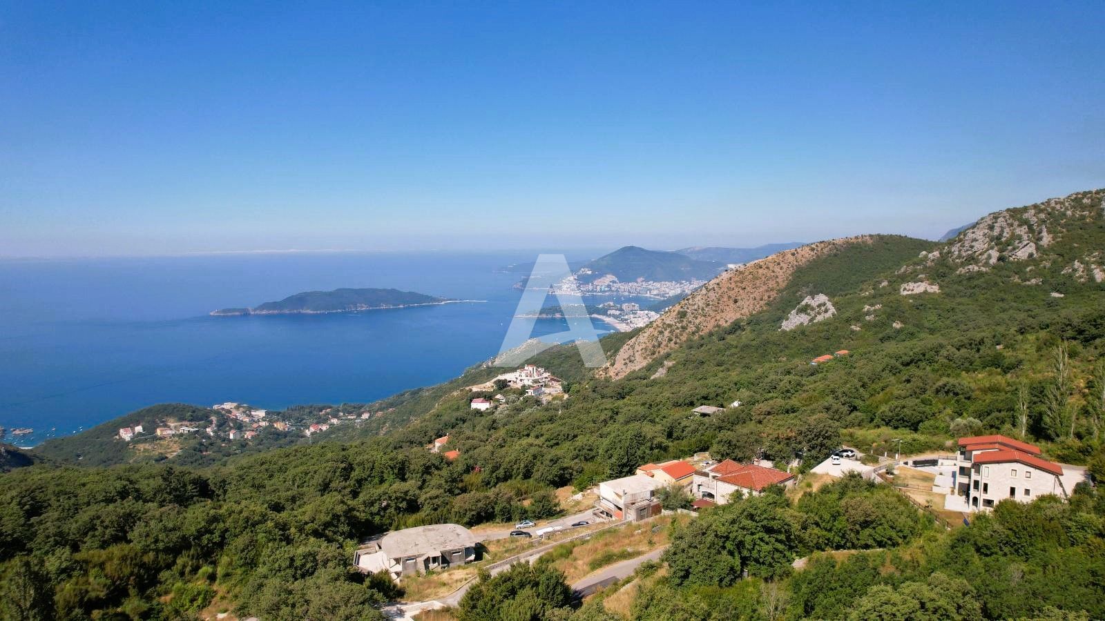 amforaproperty.com/Budva, Kuljače –Luksuzna Novoizgrađena Vila sa Bazenom, Teretanom,Saunom i Panoramskim Pogledom na More (NA PERIOD DO 01.06.2025)