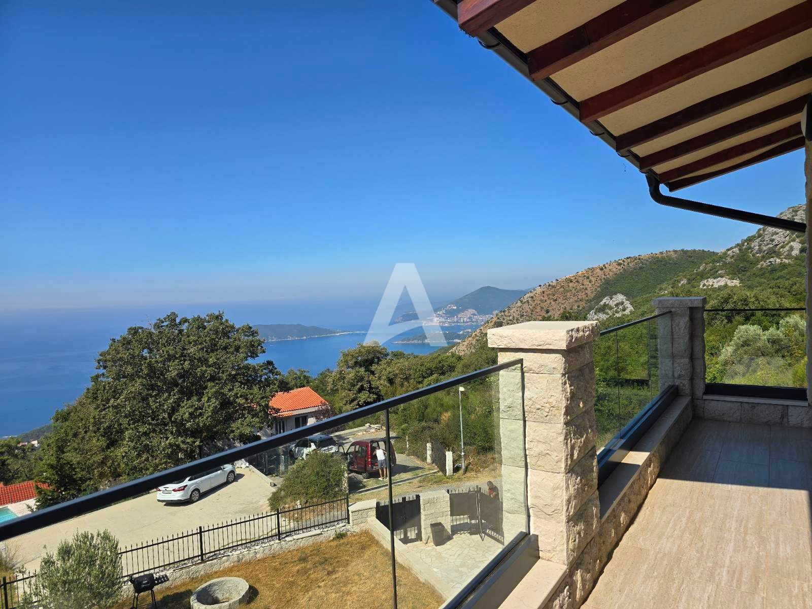 amforaproperty.com/Budva, Kuljače –Luksuzna Novoizgrađena Vila sa Bazenom, Teretanom,Saunom i Panoramskim Pogledom na More (NA PERIOD DO 01.06.2025)