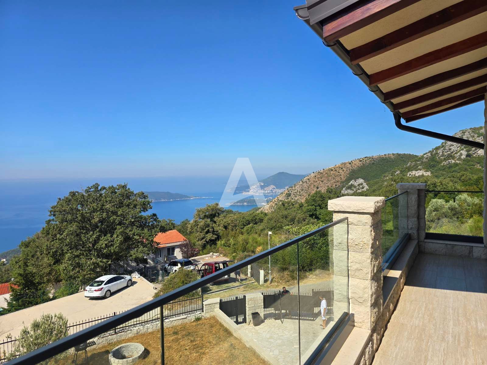 amforaproperty.com/Budva, Kuljače –Luksuzna Novoizgrađena Vila sa Bazenom, Teretanom,Saunom i Panoramskim Pogledom na More (NA PERIOD DO 01.06.2025)