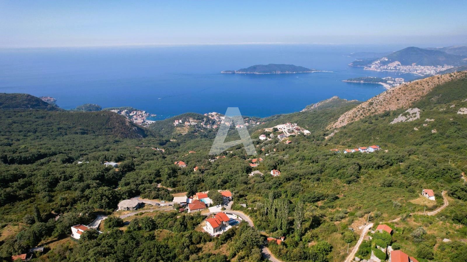 amforaproperty.com/Budva, Kuljače –Luksuzna Novoizgrađena Vila sa Bazenom, Teretanom,Saunom i Panoramskim Pogledom na More (NA PERIOD DO 01.06.2025)