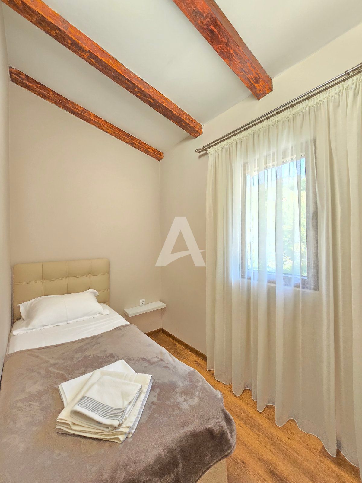 amforaproperty.com/Budva, Kuljače –Luksuzna Novoizgrađena Vila sa Bazenom, Teretanom,Saunom i Panoramskim Pogledom na More (NA PERIOD DO 01.06.2025)