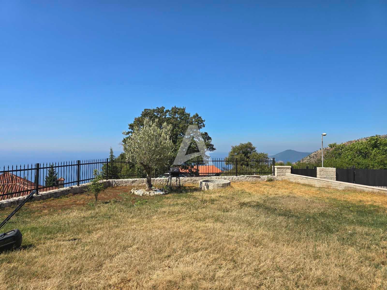 amforaproperty.com/Budva, Kuljače –Luksuzna Novoizgrađena Vila sa Bazenom, Teretanom,Saunom i Panoramskim Pogledom na More (NA PERIOD DO 01.06.2025)