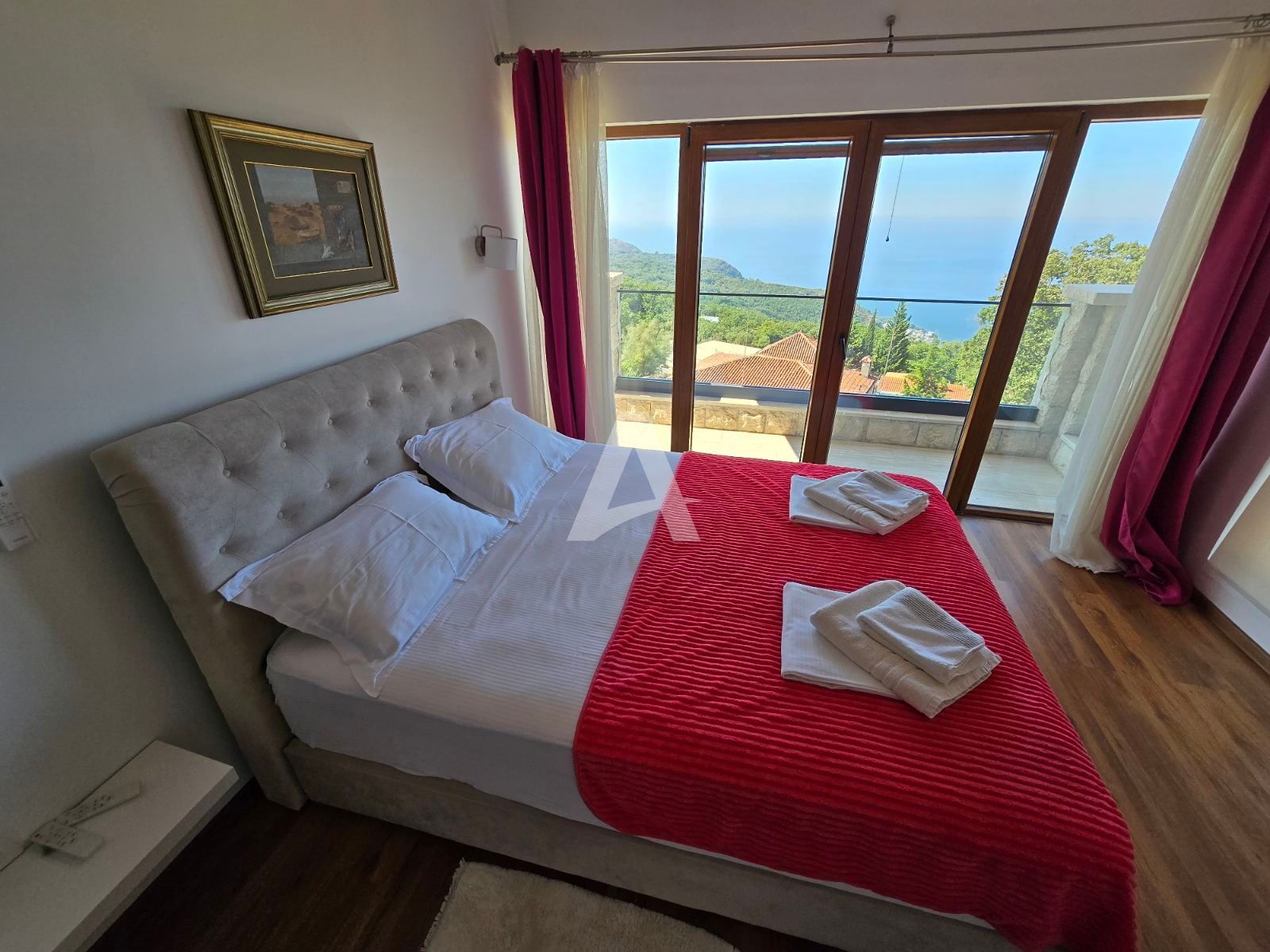 amforaproperty.com/Budva, Kuljače –Luksuzna Novoizgrađena Vila sa Bazenom, Teretanom,Saunom i Panoramskim Pogledom na More (NA PERIOD DO 01.06.2025)