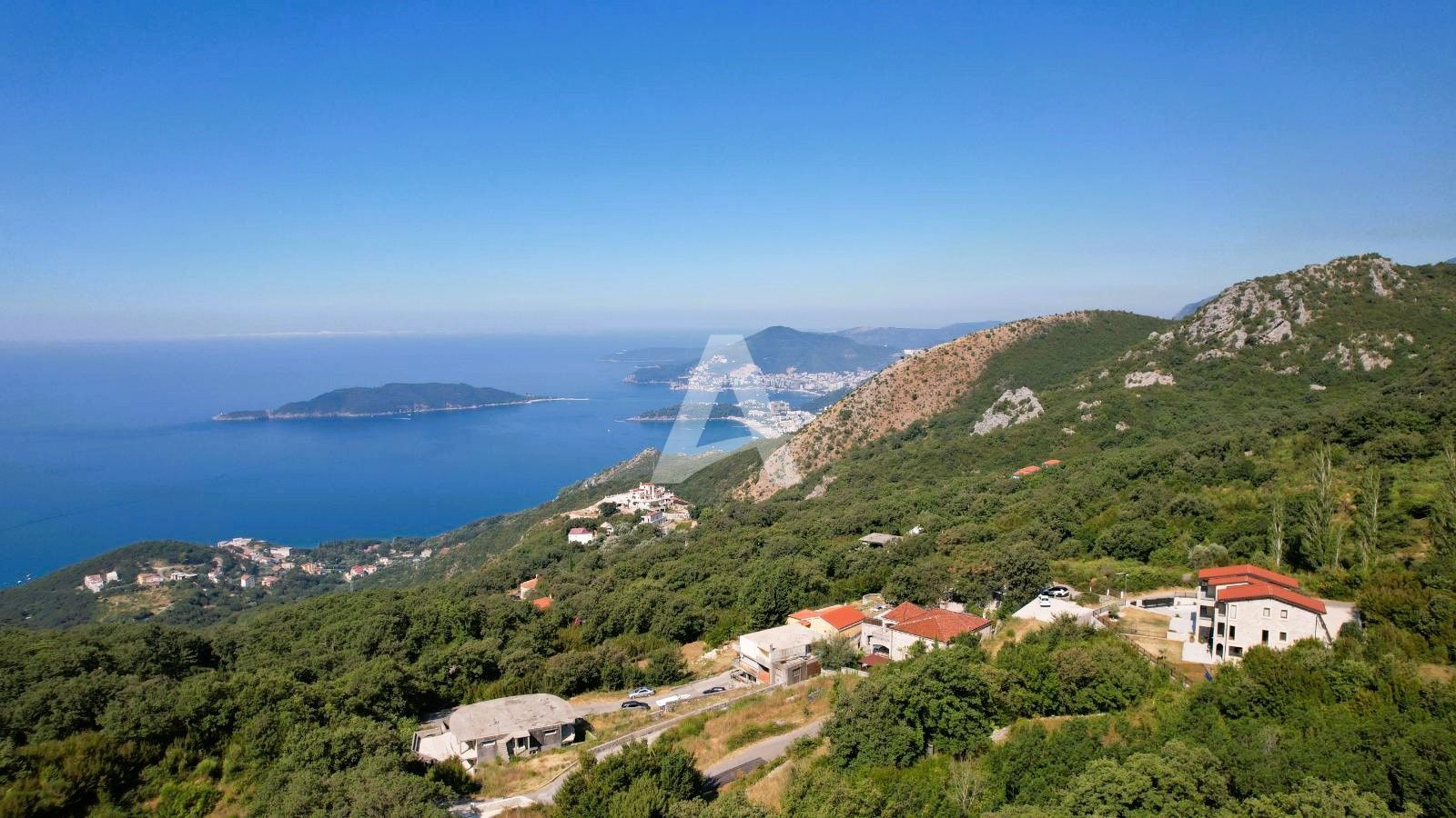 amforaproperty.com/Budva, Kuljače –Luksuzna Novoizgrađena Vila sa Bazenom, Teretanom,Saunom i Panoramskim Pogledom na More (NA PERIOD DO 01.06.2025)