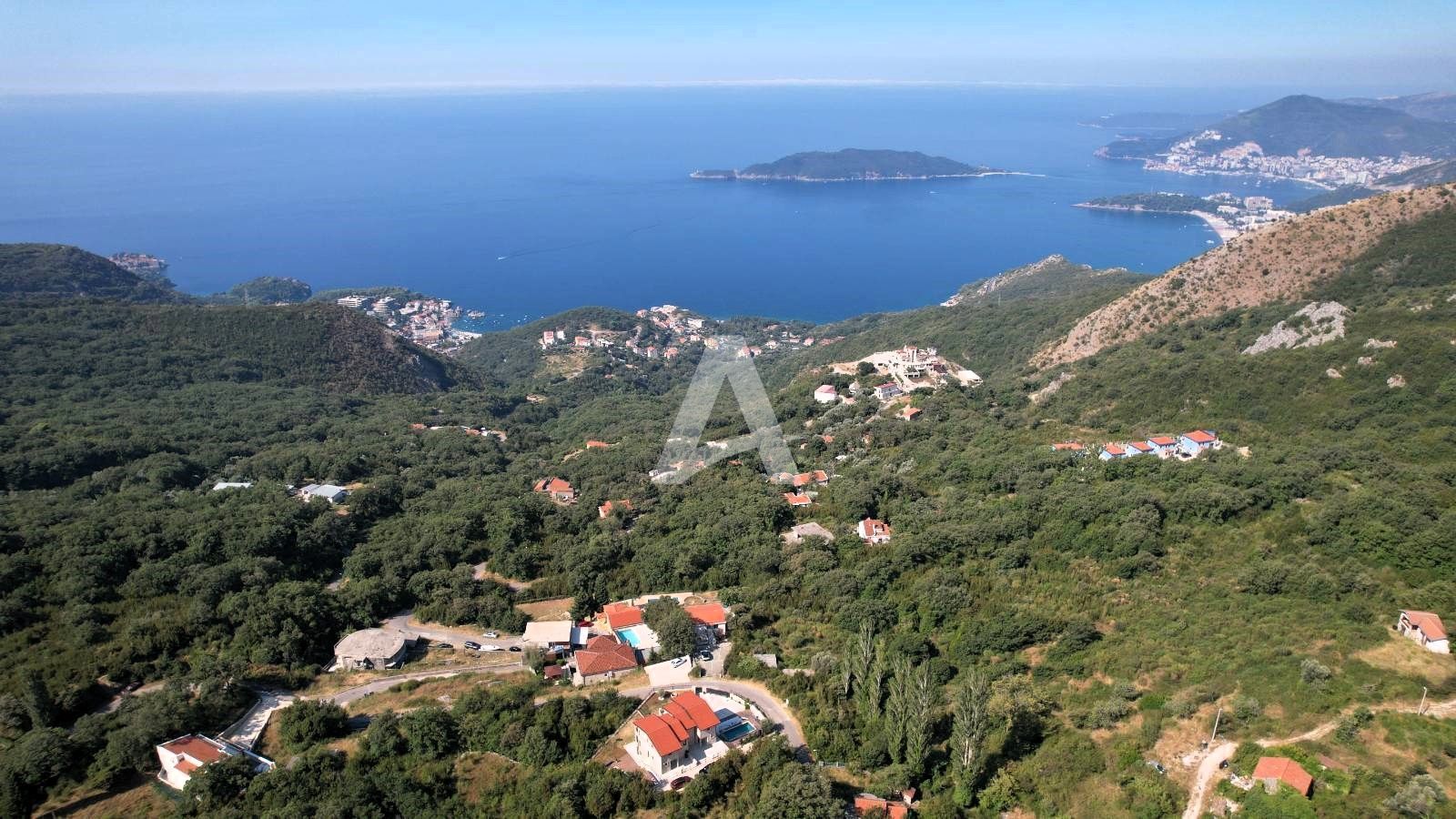 amforaproperty.com/Budva, Kuljače –Luksuzna Novoizgrađena Vila sa Bazenom, Teretanom,Saunom i Panoramskim Pogledom na More (NA PERIOD DO 01.06.2025)