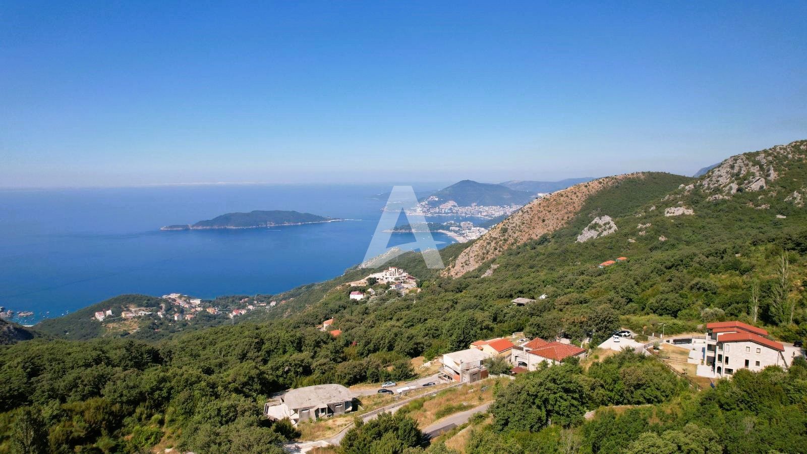 amforaproperty.com/Budva, Kuljače –Luksuzna Novoizgrađena Vila sa Bazenom, Teretanom,Saunom i Panoramskim Pogledom na More (NA PERIOD DO 01.06.2025)