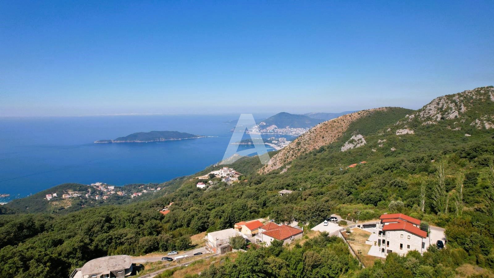 amforaproperty.com/Budva, Kuljače –Luksuzna Novoizgrađena Vila sa Bazenom, Teretanom,Saunom i Panoramskim Pogledom na More (NA PERIOD DO 01.06.2025)