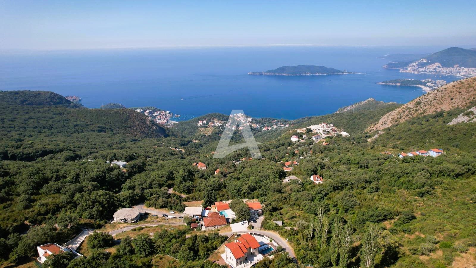 amforaproperty.com/Budva, Kuljače –Luksuzna Novoizgrađena Vila sa Bazenom, Teretanom,Saunom i Panoramskim Pogledom na More (NA PERIOD DO 01.06.2025)