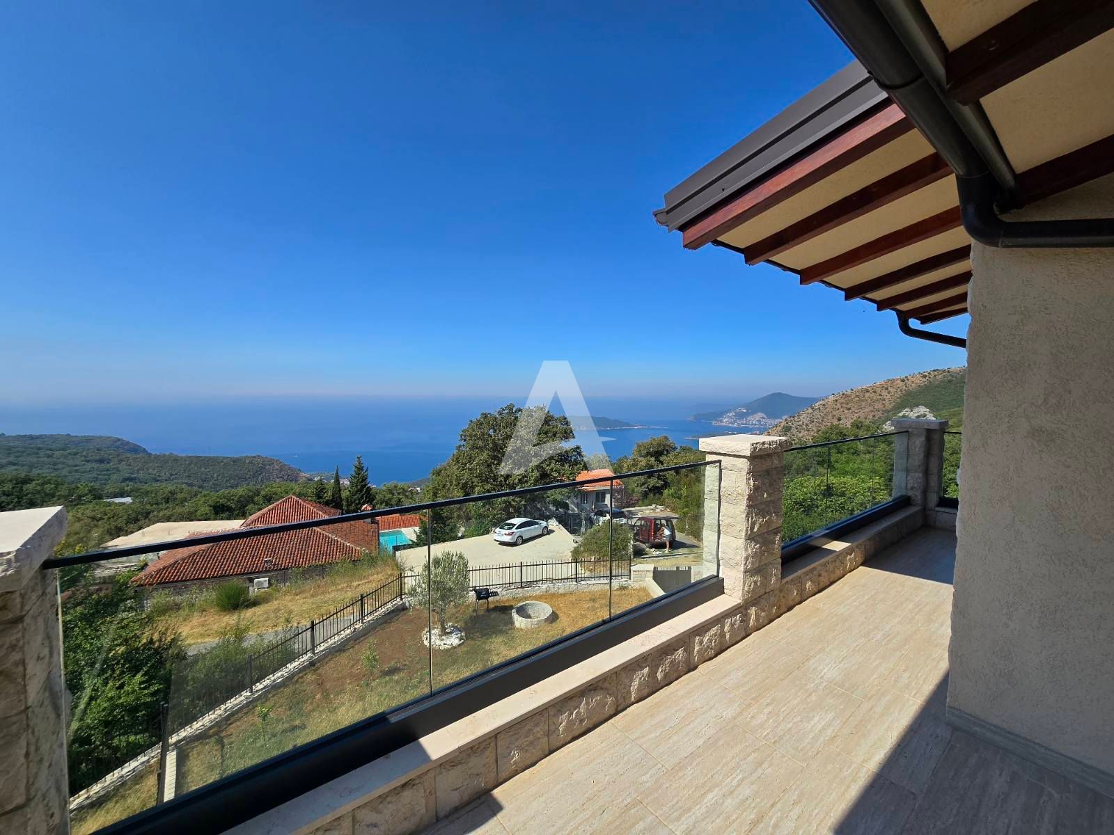 amforaproperty.com/Budva, Kuljače –Luksuzna Novoizgrađena Vila sa Bazenom, Teretanom,Saunom i Panoramskim Pogledom na More (NA PERIOD DO 01.06.2025)