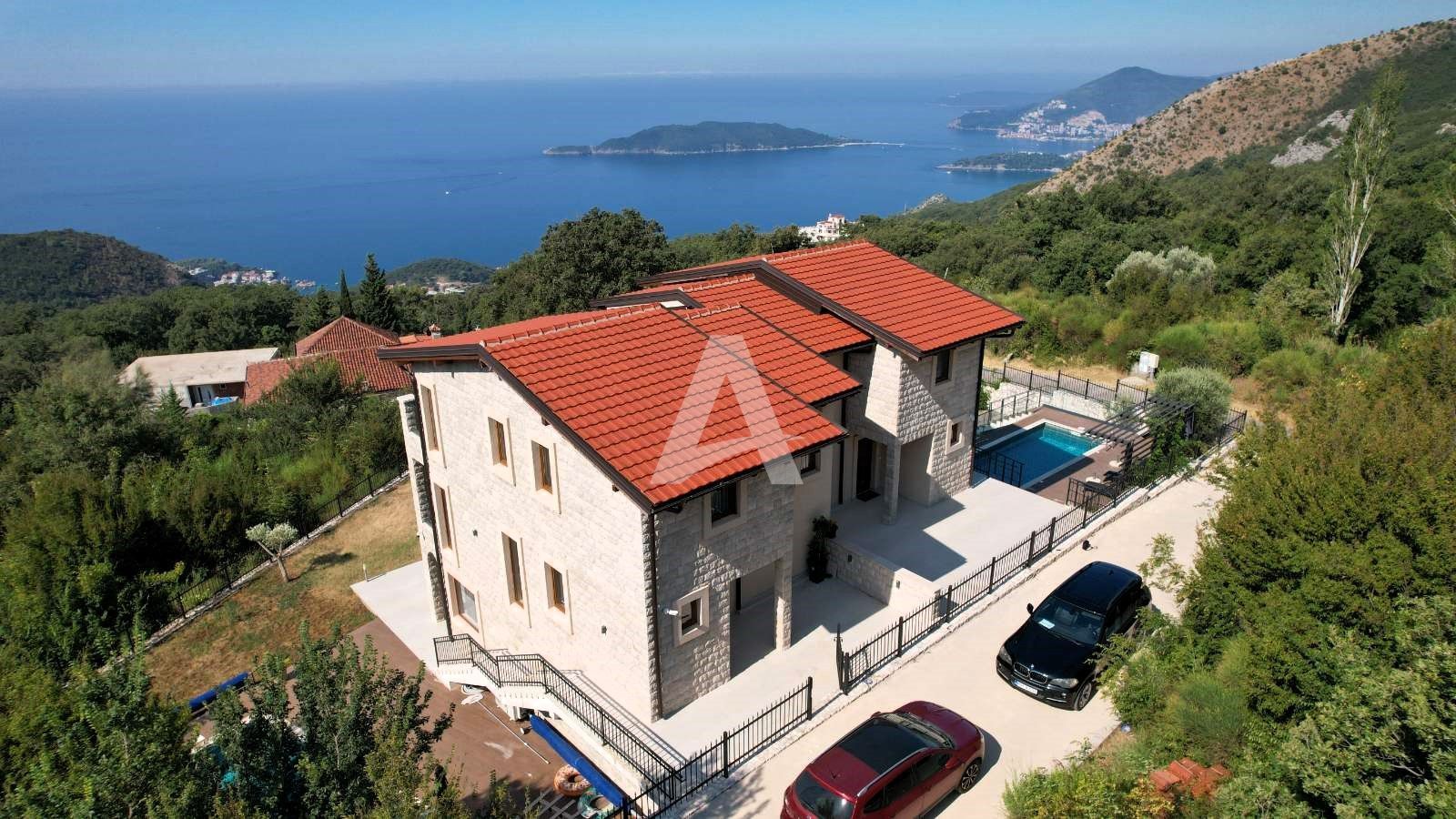 amforaproperty.com/Budva, Kuljače –Luksuzna Novoizgrađena Vila sa Bazenom, Teretanom,Saunom i Panoramskim Pogledom na More (NA PERIOD DO 01.06.2025)