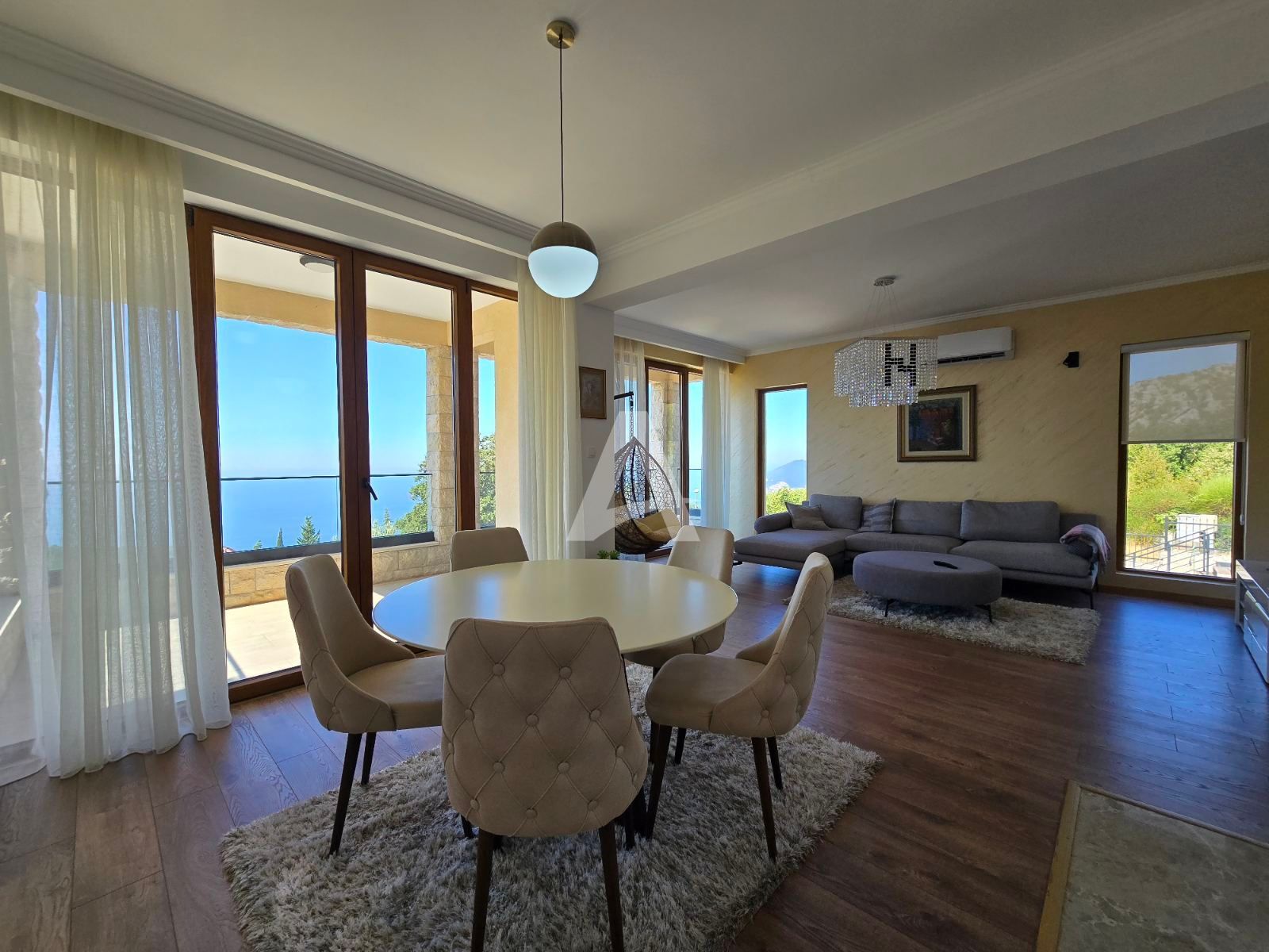 amforaproperty.com/Budva, Kuljače –Luksuzna Novoizgrađena Vila sa Bazenom, Teretanom i Panoramskim Pogledom na More (NA PERIOD DO 01.06.2025)