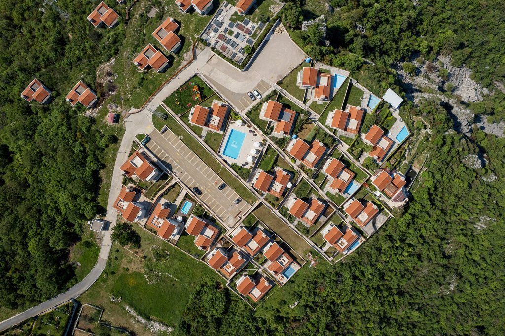 amforaproperty.com/Ekskluzivne Vile sa Bazenom i Panoramskim Pogledom u kompleksu 'Carsko Selo', Blizikuće – (Vila 1)