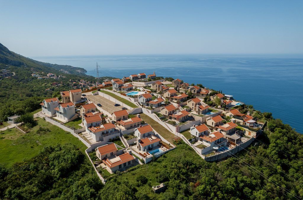 amforaproperty.com/Ekskluzivne Vile sa Bazenom i Panoramskim Pogledom u kompleksu 'Carsko Selo', Blizikuće – (Vila 1)