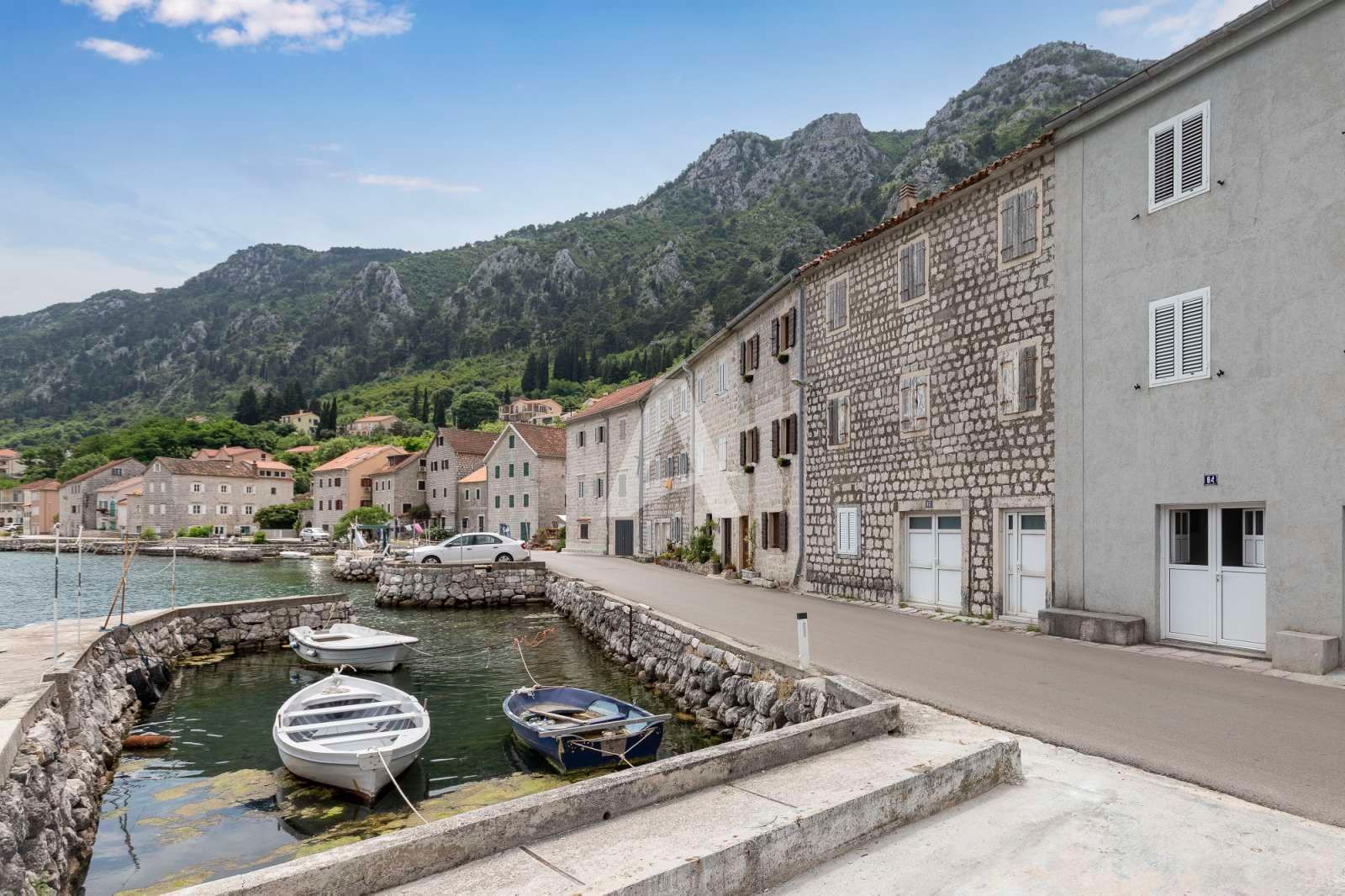 amforaproperty.com/Kuća na Obali Mora - Kotor, Muo (NA PERIOD OD 01.10-01.06.2025)