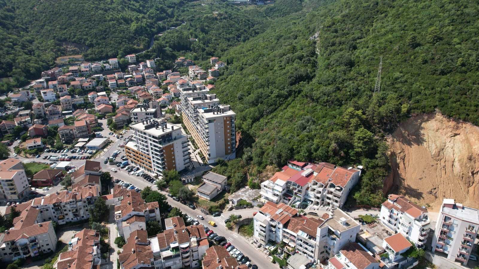 amforaproperty.com/Ekskluzivni Urbanizovani Plac od 2685m² sa Panoramskim Pogledom na More u Budvi - Izvanredna Investiciona Prilika