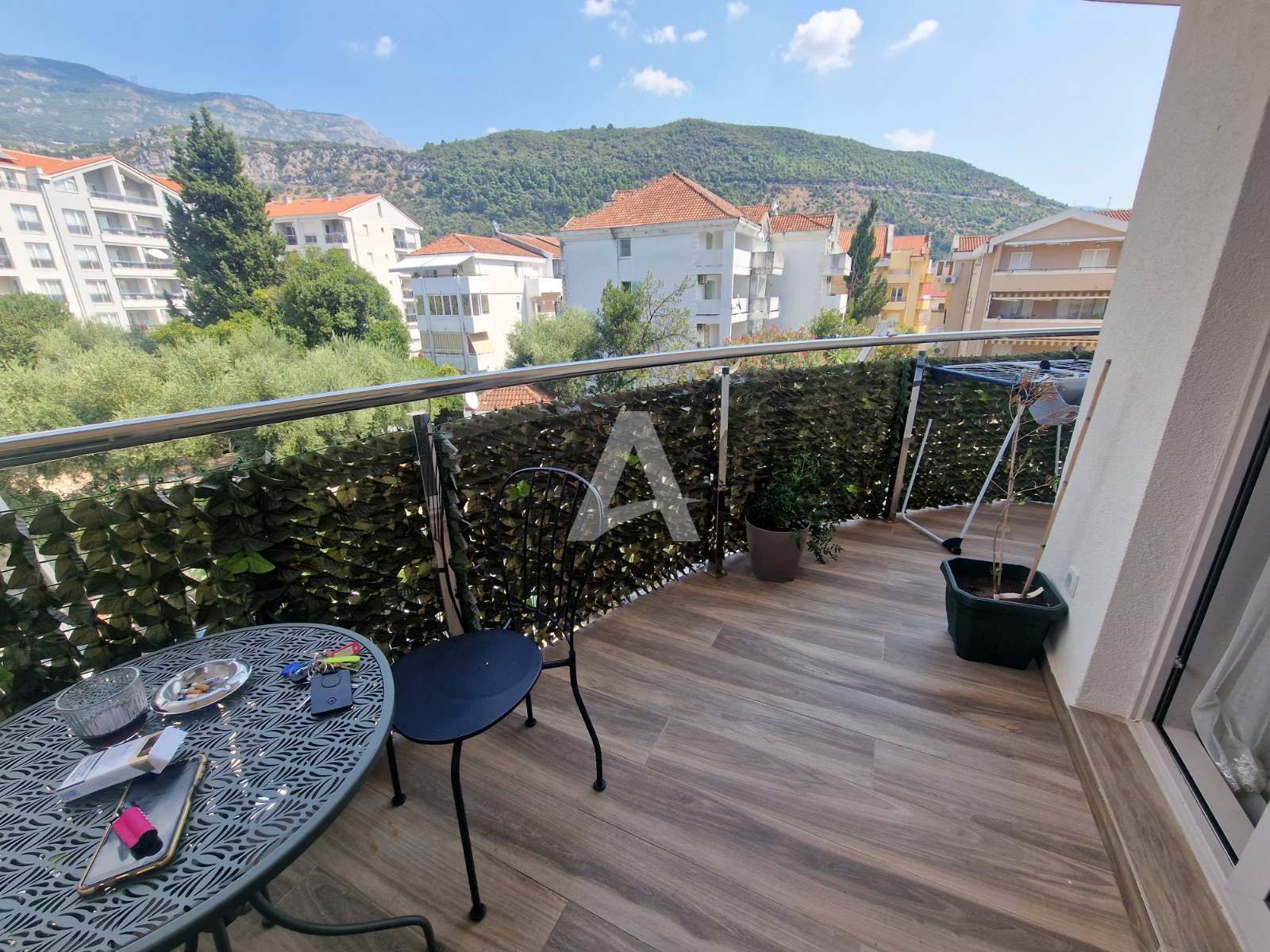 amforaproperty.com/Moderno opremljen jednosoban stan na atraktivnoj lokaciji u Budvi (Na duzi period)