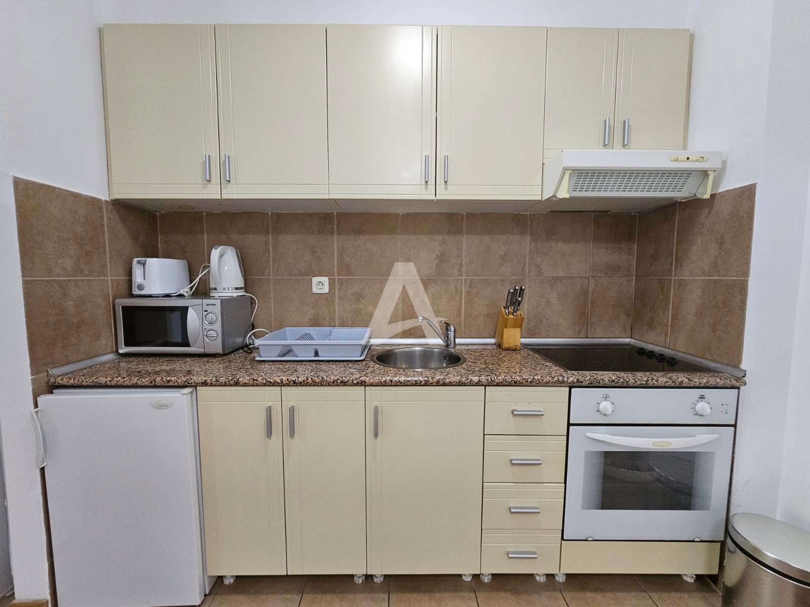 amforaproperty.com/Becici-Dvosoban namesten stan 90m2 sa pogledom na more na atraktivnoj lokaciji (na duzi period)