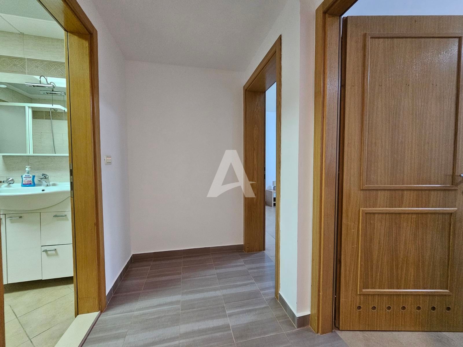 amforaproperty.com/Becici-Dvosoban namesten stan 90m2 sa pogledom na more na atraktivnoj lokaciji (na duzi period)