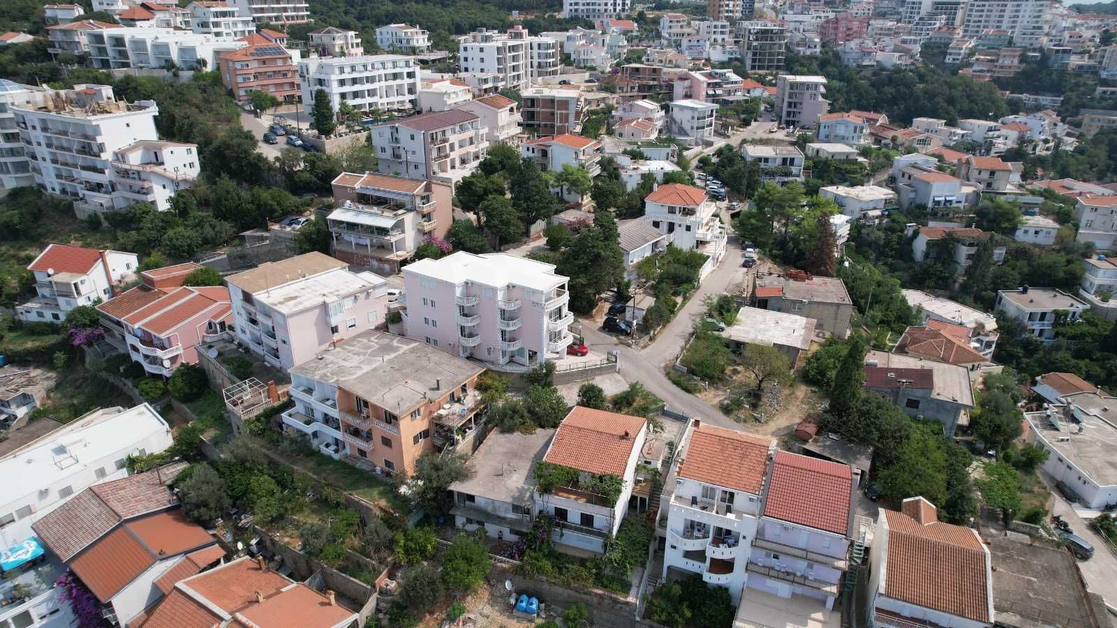 amforaproperty.com/Plac 295m2 sa Kućom na Ekskluzivnoj Lokaciji u Ulcinju – Pogled na More i Stari Grad