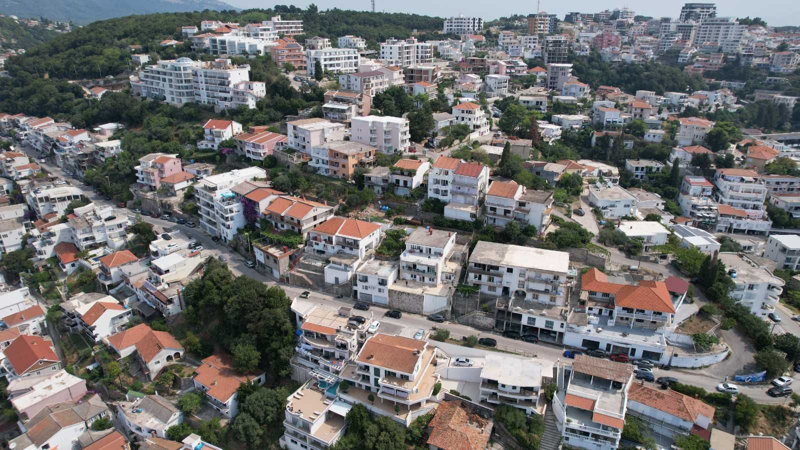 amforaproperty.com/Plac 295m2 sa Kućom na Ekskluzivnoj Lokaciji u Ulcinju – Pogled na More i Stari Grad