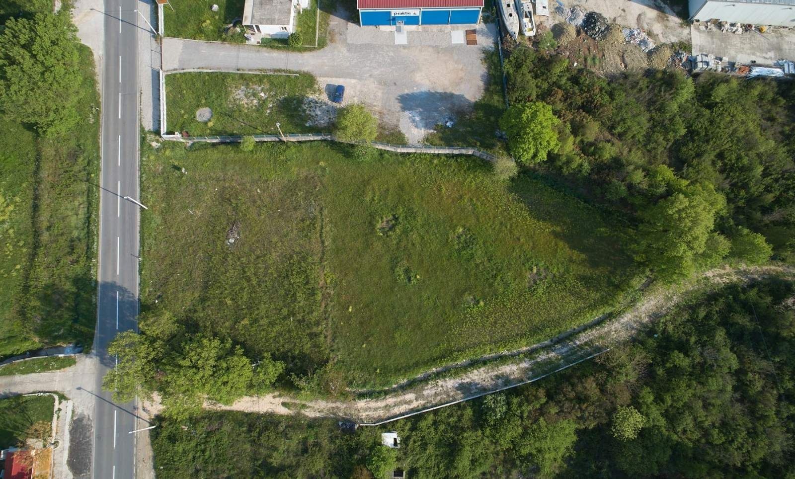 amforaproperty.com/Radanovici,Kotor-Zemljiste 2000m2 pored magistralnog puta (MOGUCNOST ZAJEDNICKE GRADNJE 28%)