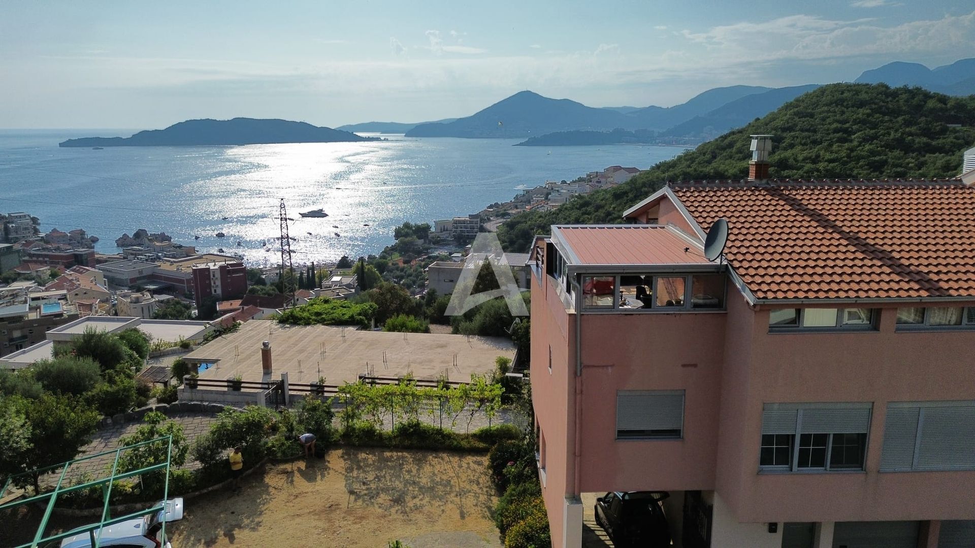 amforaproperty.com/Moderno Opremljen Jednosoban Stan sa Pogledom na More i Parking mestom u Pržnu, Budva (NA DUZI PERIOD)