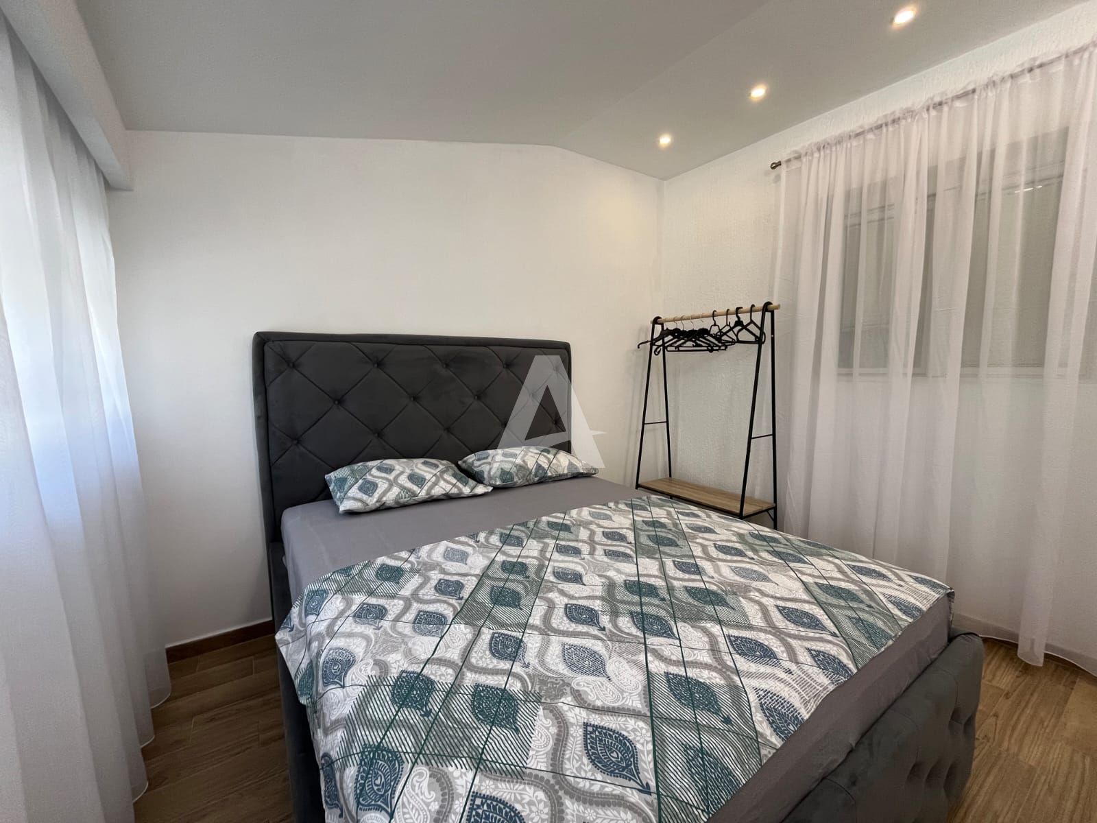 amforaproperty.com/Budva,Babilonija-Trosoban renoviran stan 80 na atraktivnoj lokaciji (Na period do 01.06.2025)