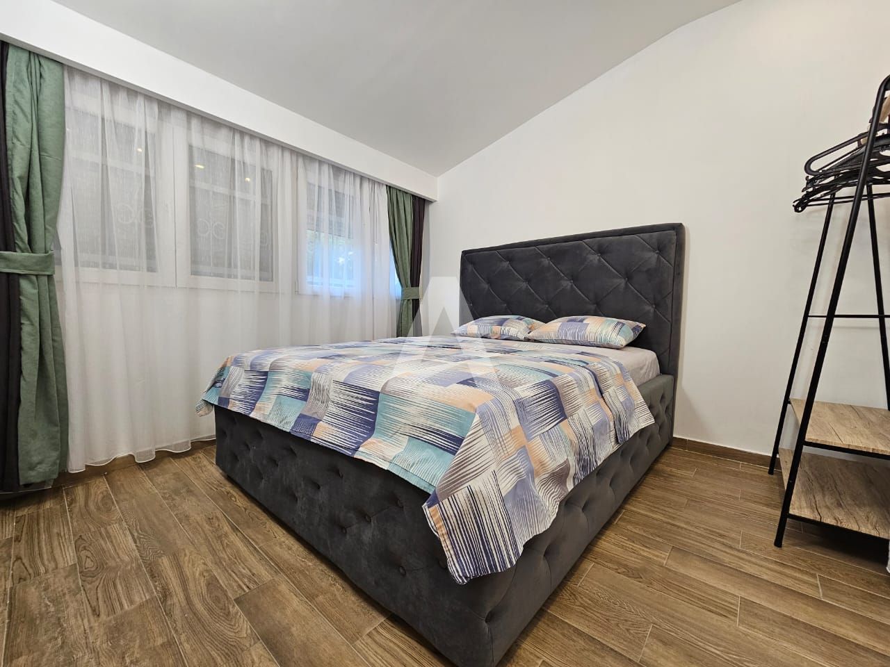 amforaproperty.com/Budva,Babilonija-Trosoban renoviran stan 80 na atraktivnoj lokaciji (Na period do 01.06.2025)