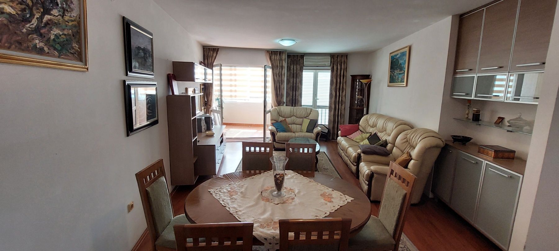 amforaproperty.com/Prostran trosoban stan 100m2,Adok,Budva