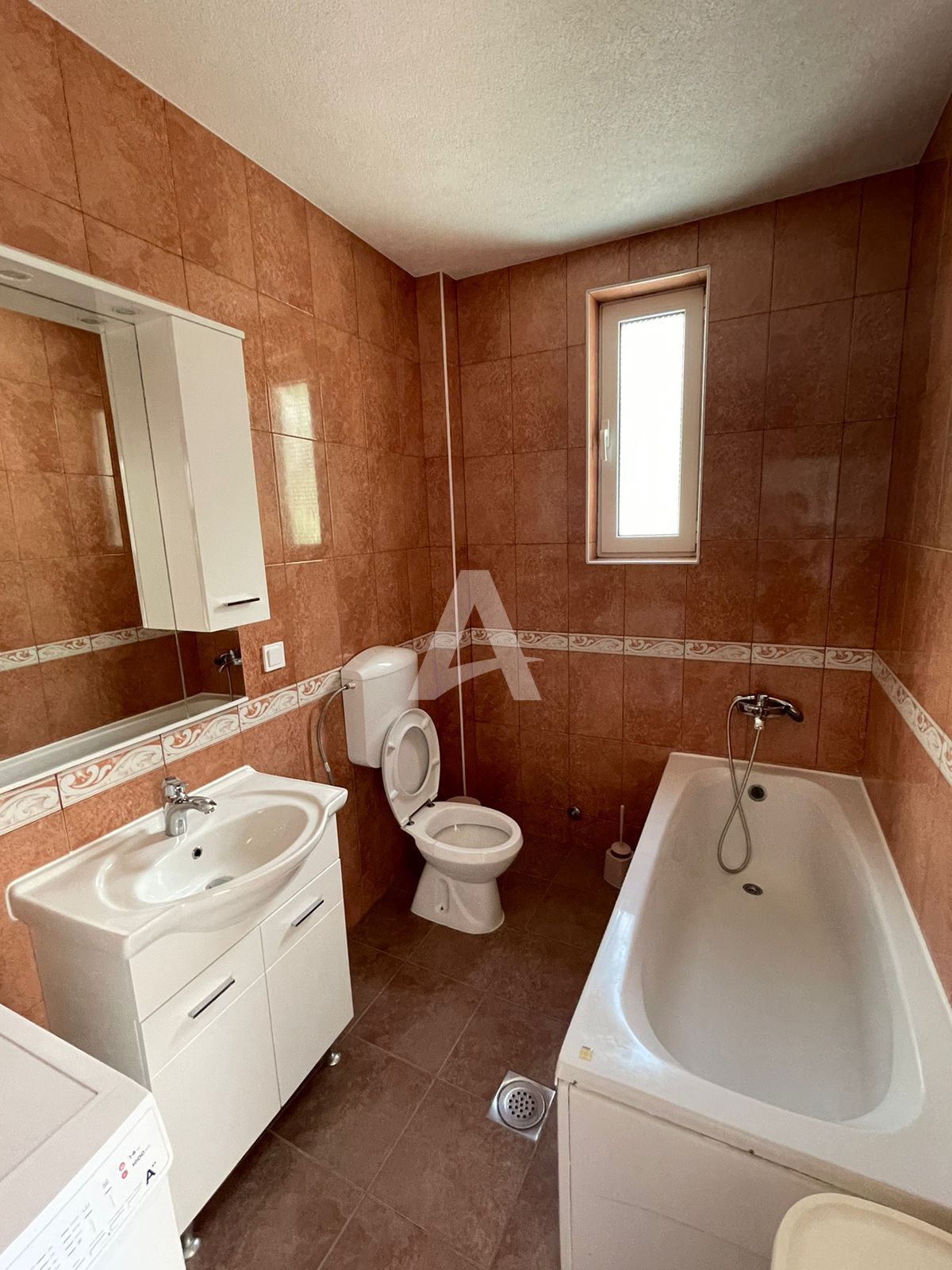 amforaproperty.com/Sveti Stefan, Budva – Jednosoban apartman sa Pogledom na More, Parking Mestom i Prostranom Terasom (NA DUZI PERIOD)