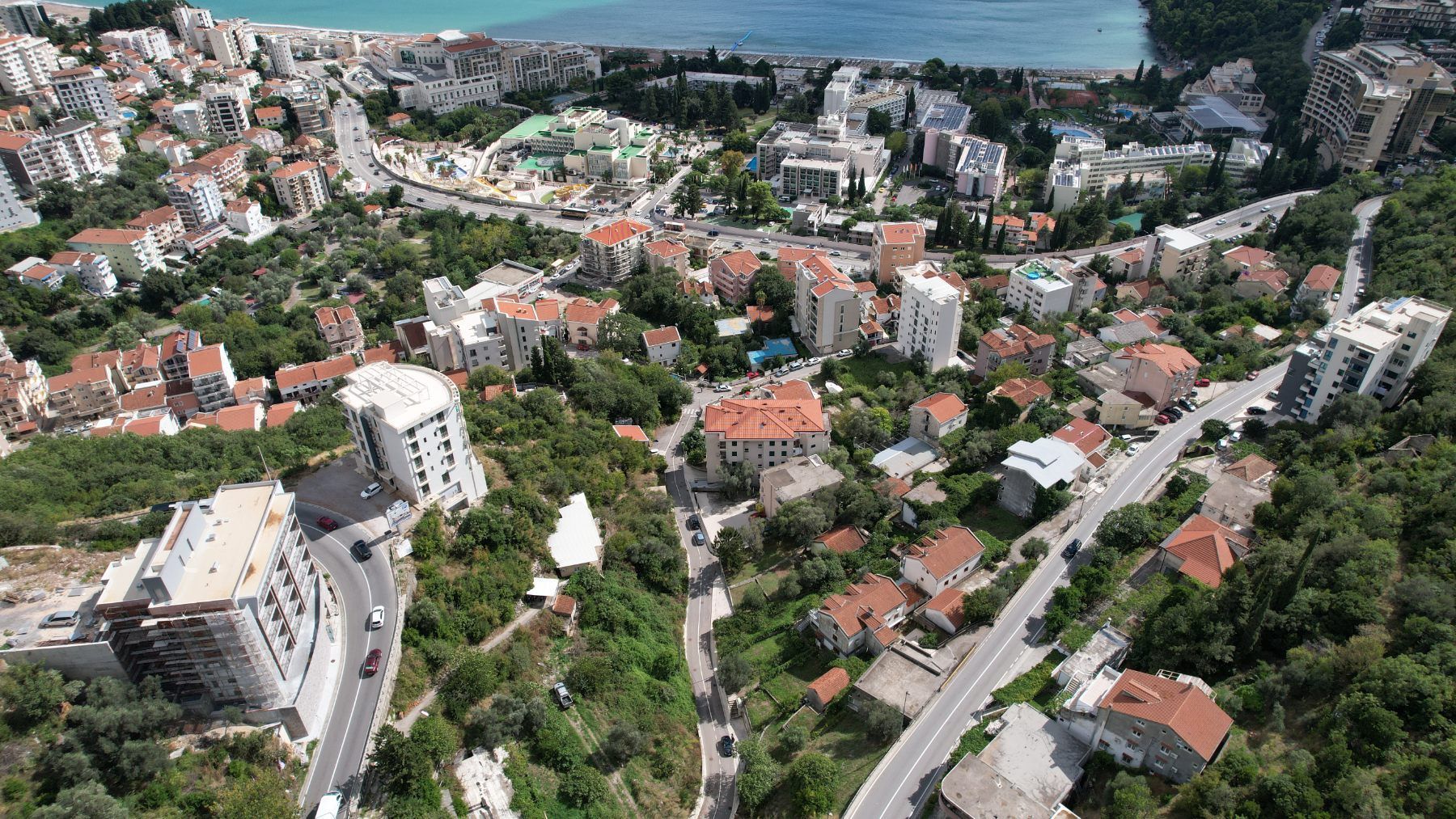 amforaproperty.com/Plac 1280 m² za zajedničku gradnju u Bečićima (Mogućnost gradnje 4464 m² P+5) – Investicijska Prilika