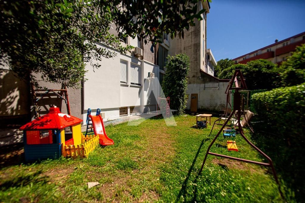 amforaproperty.com/Budva,Velji Vinogradi-Namestena garsonjera 38m2 sa dvoristem (NA PERIOD DO 01.06.2025)