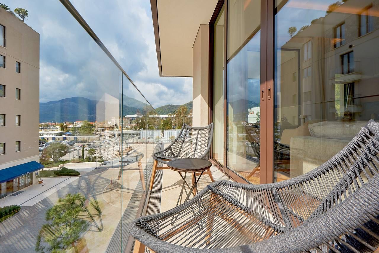 amforaproperty.com/Luksuzan Dvosoban Apartman 147m² sa Pogledom na More u Ekskluzivnom Kompleksu Elena, Porto Montenegro, Tivat