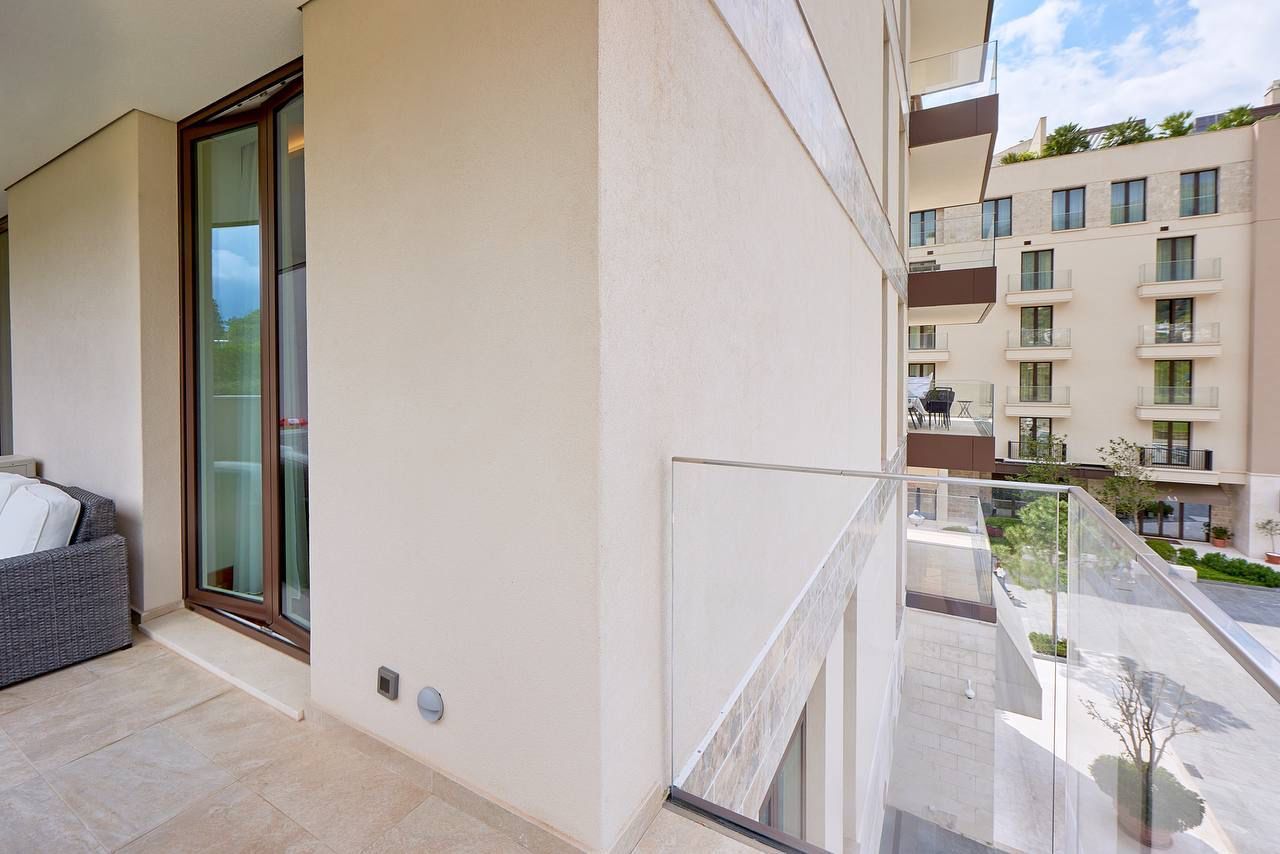 amforaproperty.com/Luksuzan Dvosoban Apartman 147m² sa Pogledom na More u Ekskluzivnom Kompleksu Elena, Porto Montenegro, Tivat