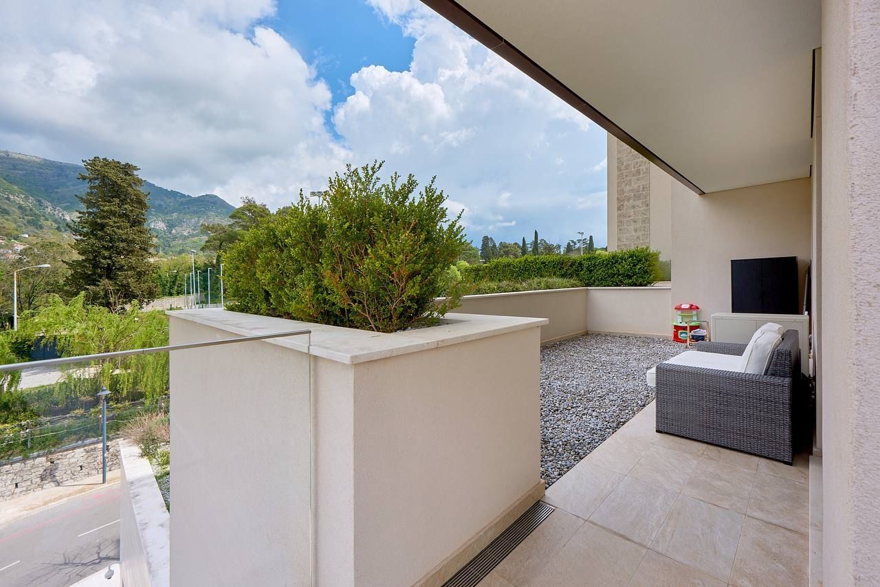 amforaproperty.com/Luksuzan Dvosoban Apartman 147m² sa Pogledom na More u Ekskluzivnom Kompleksu Elena, Porto Montenegro, Tivat