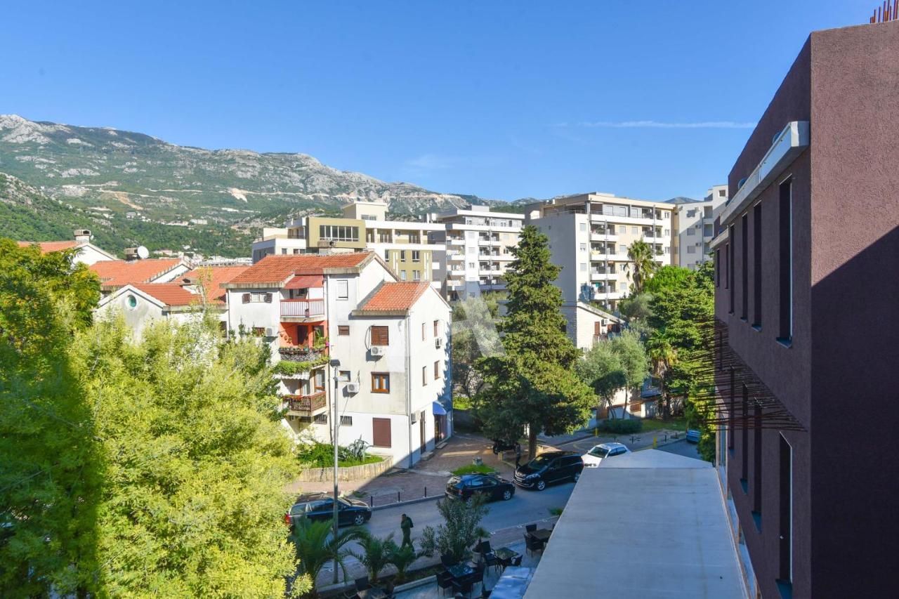 amforaproperty.com/Dvosoban stan sa garaznim mestom, Budva. (NA DUZI PERIOD)