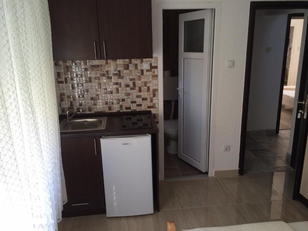 amforaproperty.com/Apartmanska Kuća 400m² sa Pogledom na More u Sutomoru