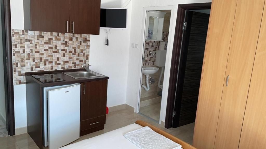 amforaproperty.com/Apartmanska Kuća 400m² sa Pogledom na More u Sutomoru