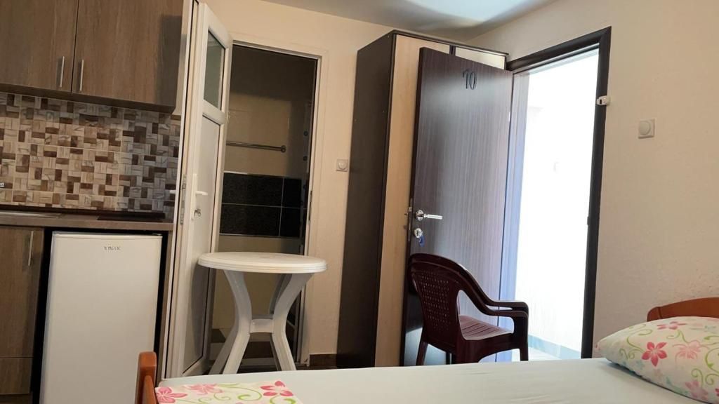 amforaproperty.com/Apartmanska Kuća 400m² sa Pogledom na More u Sutomoru